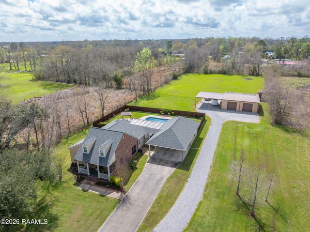 1086 Old Henderson Drive, Breaux Bridge, LA 70517