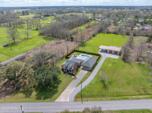 1086 Old Henderson Drive, Breaux Bridge, LA 70517