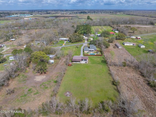 1086 Old Henderson Drive, Breaux Bridge, LA 70517