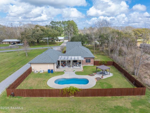 1086 Old Henderson Drive, Breaux Bridge, LA 70517