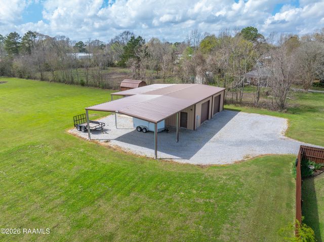 1086 Old Henderson Drive, Breaux Bridge, LA 70517