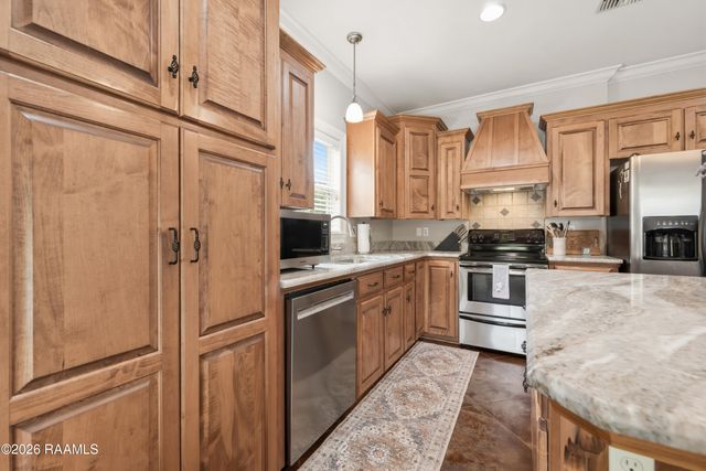 1086 Old Henderson Drive, Breaux Bridge, LA 70517