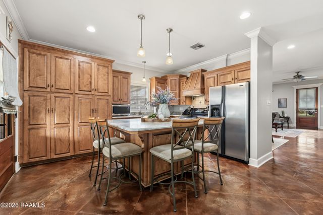 1086 Old Henderson Drive, Breaux Bridge, LA 70517