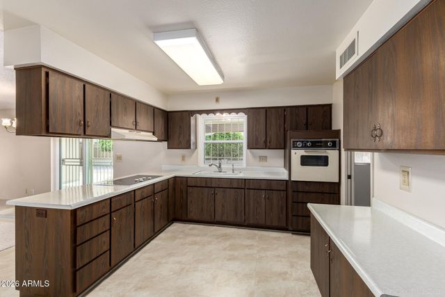 5037 E ESCONDIDO Avenue, Mesa, AZ 85206