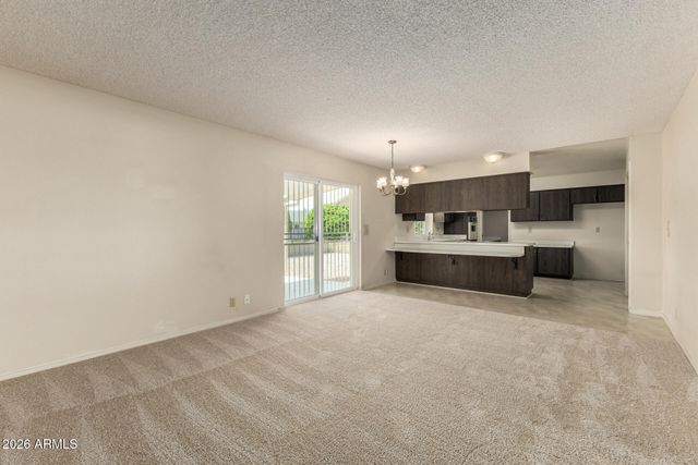 5037 E ESCONDIDO Avenue, Mesa, AZ 85206