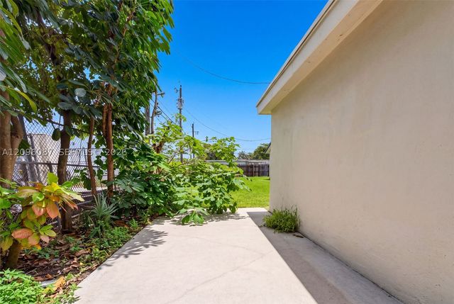 6136 Grant St, Hollywood, FL 33024