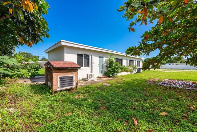 6136 Grant St, Hollywood, FL 33024