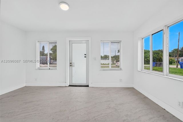 6136 Grant St, Hollywood, FL 33024