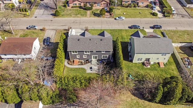 123 Columbus Boulevard, Amityville, NY 11701