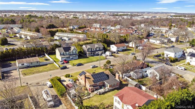 123 Columbus Boulevard, Amityville, NY 11701