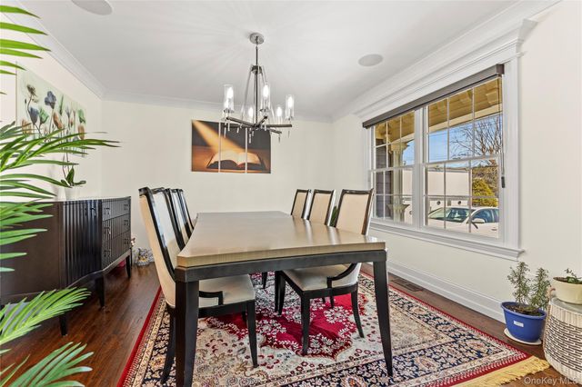 123 Columbus Boulevard, Amityville, NY 11701