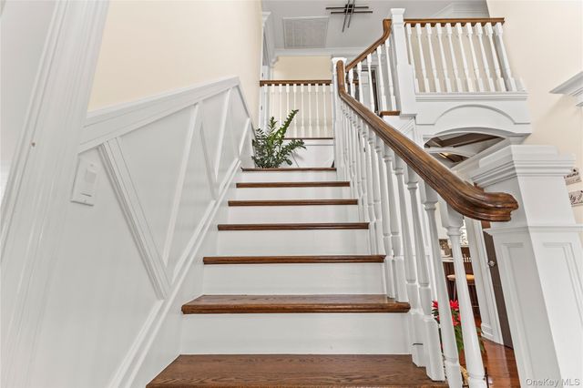 123 Columbus Boulevard, Amityville, NY 11701