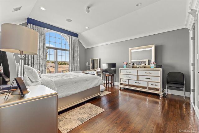 123 Columbus Boulevard, Amityville, NY 11701