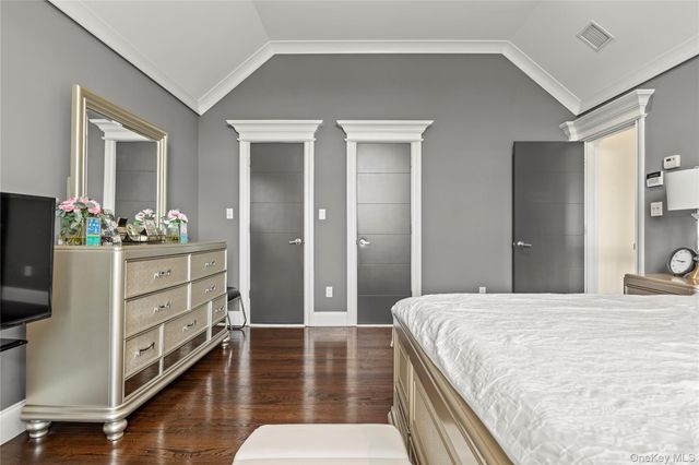 123 Columbus Boulevard, Amityville, NY 11701