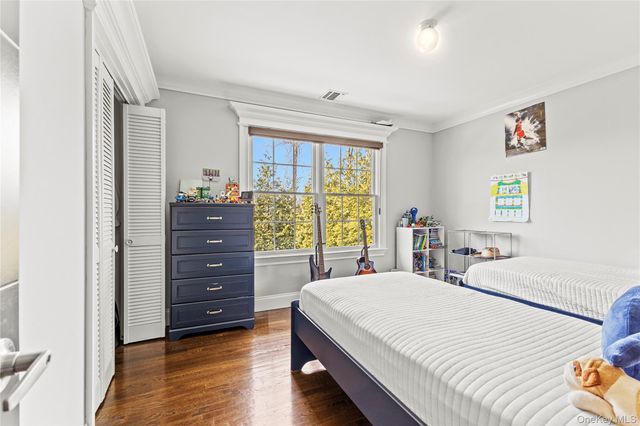 123 Columbus Boulevard, Amityville, NY 11701