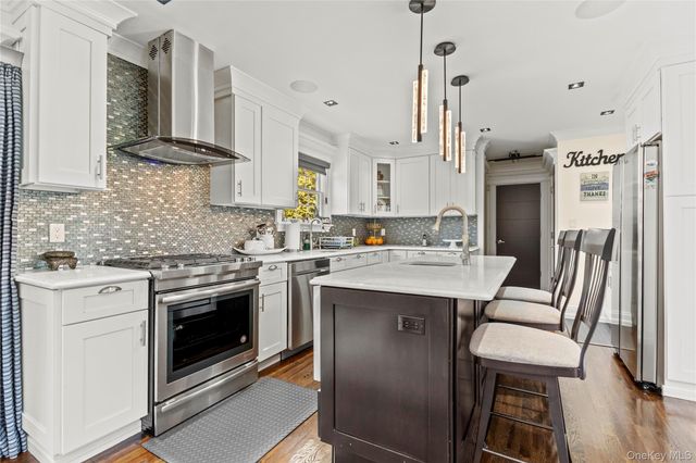 123 Columbus Boulevard, Amityville, NY 11701