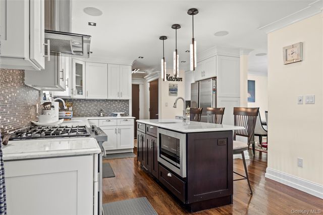 123 Columbus Boulevard, Amityville, NY 11701