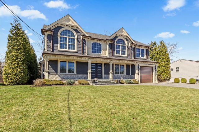 123 Columbus Boulevard, Amityville, NY 11701