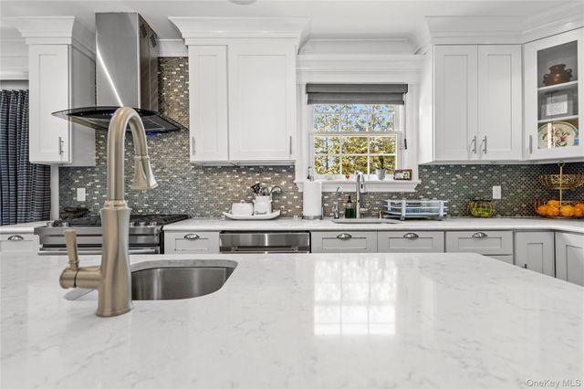 123 Columbus Boulevard, Amityville, NY 11701