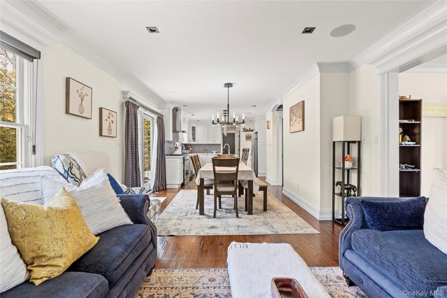 123 Columbus Boulevard, Amityville, NY 11701