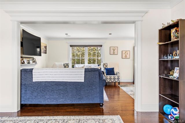 123 Columbus Boulevard, Amityville, NY 11701