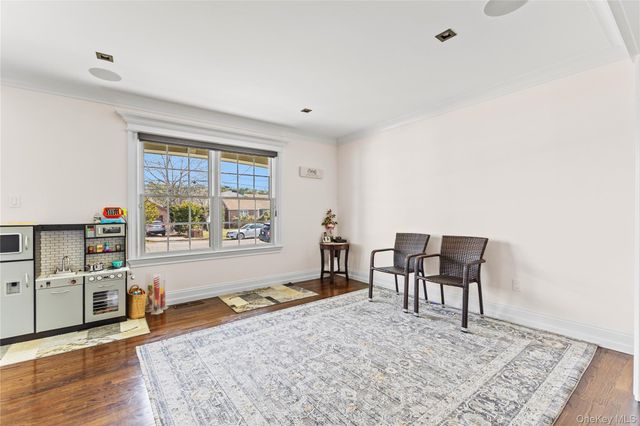 123 Columbus Boulevard, Amityville, NY 11701