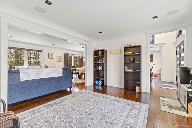 123 Columbus Boulevard, Amityville, NY 11701