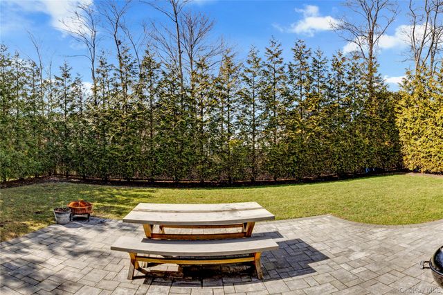 123 Columbus Boulevard, Amityville, NY 11701