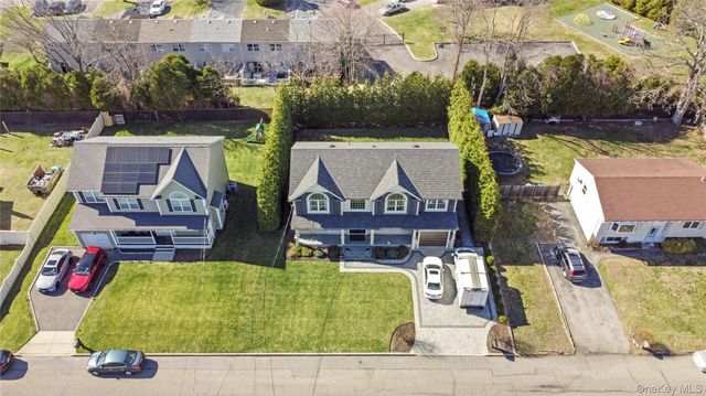 123 Columbus Boulevard, Amityville, NY 11701