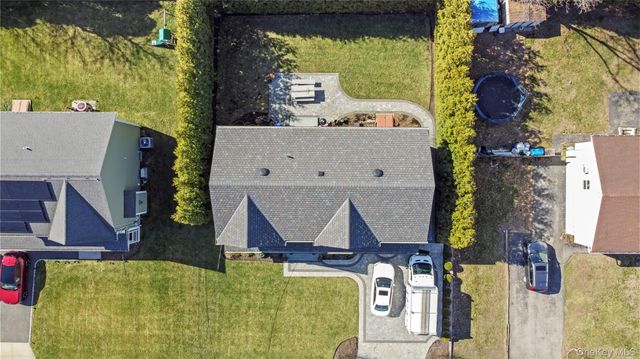 123 Columbus Boulevard, Amityville, NY 11701