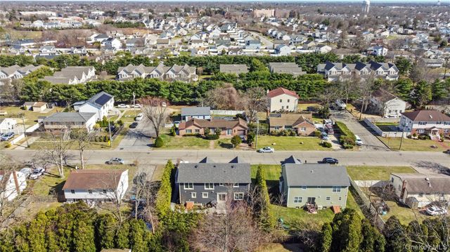 123 Columbus Boulevard, Amityville, NY 11701