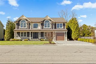 123 Columbus Boulevard, Amityville, NY 11701