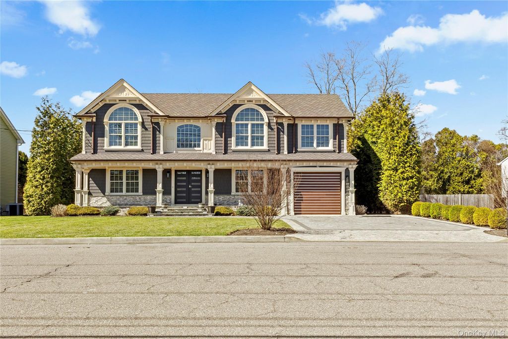 123 Columbus Boulevard, Amityville, NY 11701