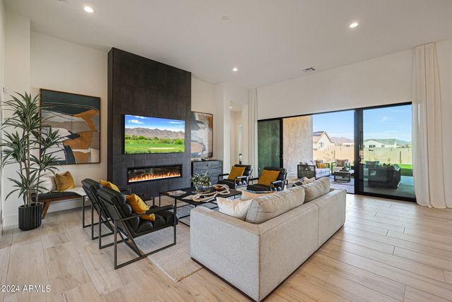 610 E Woburn Lane, Phoenix, AZ 85085