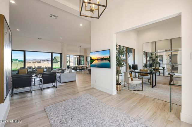 610 E Woburn Lane, Phoenix, AZ 85085