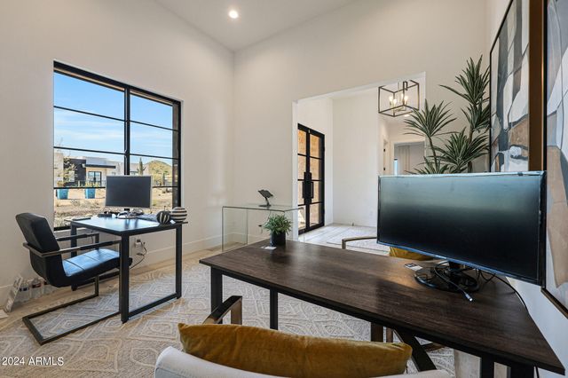 610 E Woburn Lane, Phoenix, AZ 85085