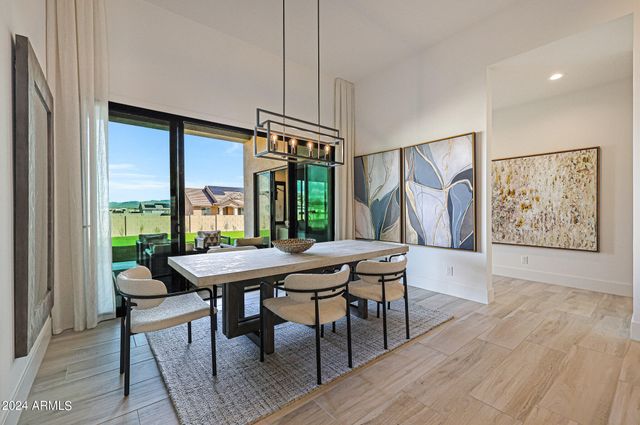 610 E Woburn Lane, Phoenix, AZ 85085