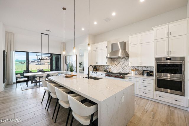 610 E Woburn Lane, Phoenix, AZ 85085