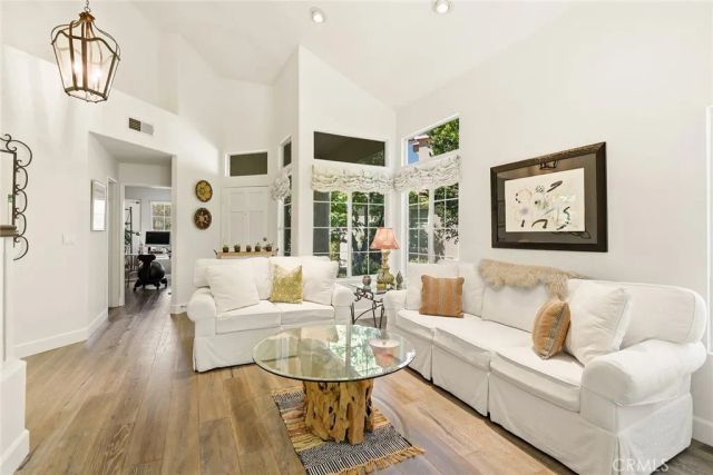 4762 Rhapsody, Oak Park, CA 91377