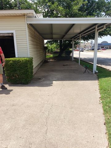 902 Mcclendon Street, Irving, TX 75061