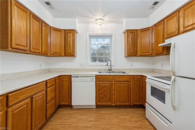 175 Racefield DR, Toano, VA 23168