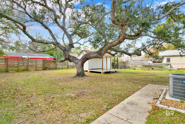 5621 Galvez Road, Pensacola, FL 32507