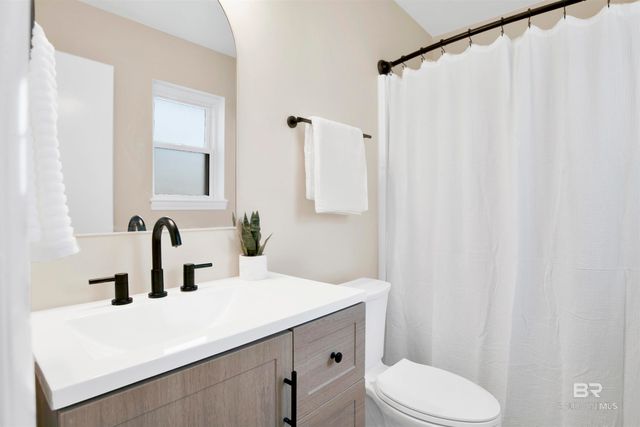 5621 Galvez Road, Pensacola, FL 32507