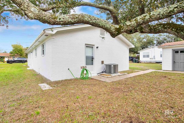 5621 Galvez Road, Pensacola, FL 32507