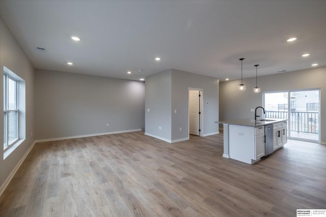 5407 S 208 Court, Elkhorn, NE 68022