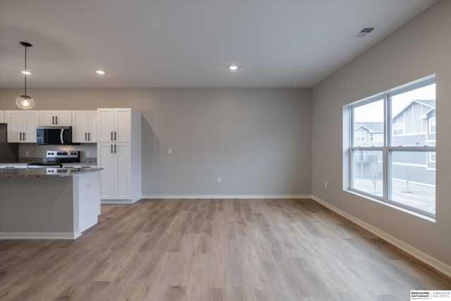 5407 S 208 Court, Elkhorn, NE 68022