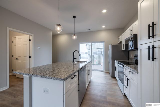 5407 S 208 Court, Elkhorn, NE 68022