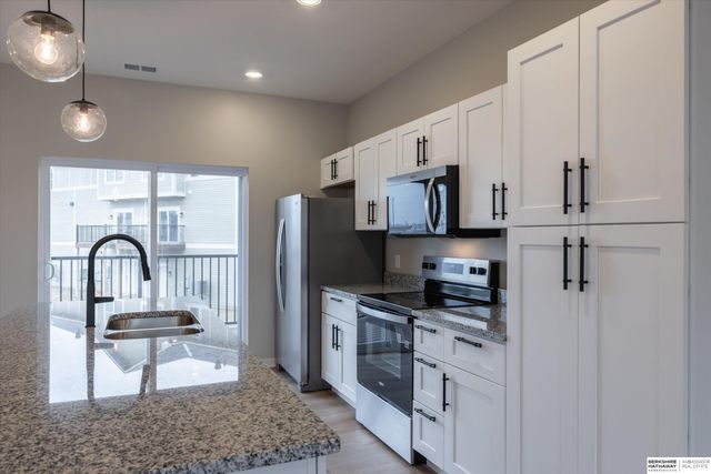 5407 S 208 Court, Elkhorn, NE 68022