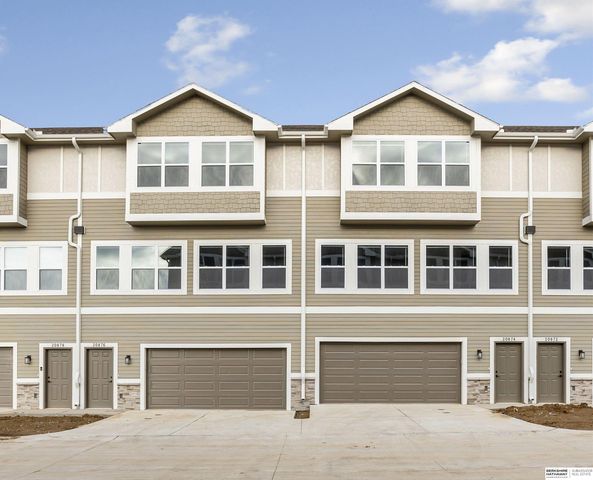 5407 S 208 Court, Elkhorn, NE 68022