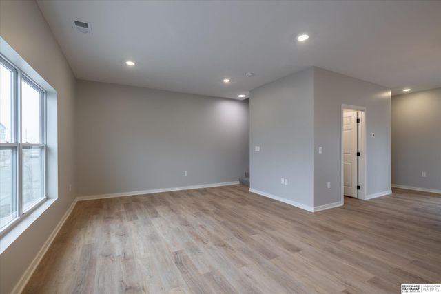 5407 S 208 Court, Elkhorn, NE 68022